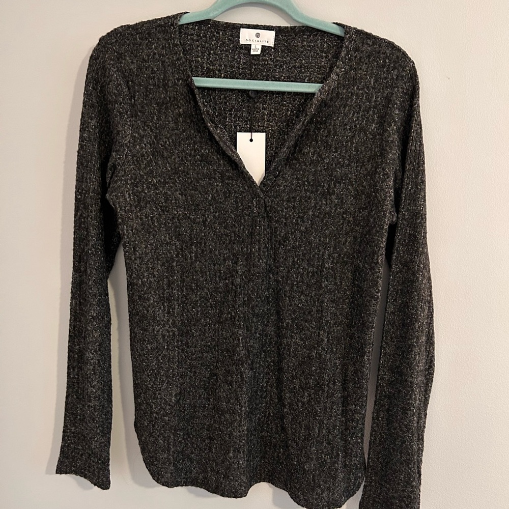 Socialite split neck ribbed top size L